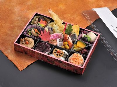 沖縄本島南部を中心に仕出し・会議弁当・イベント弁当・オードブルを提供している花華フーズです。こはる 1,566円 沖縄本島南部を中心に仕出し・会議弁当・イベント弁当・オードブルを提供している花華フーズです。こはる 1,566円