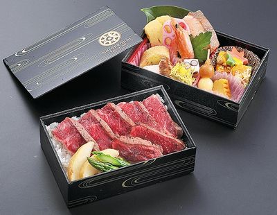 沖縄本島南部を中心に仕出し・会議弁当・イベント弁当・オードブルを提供している花華フーズです。ステーキ弁当 2,376円 沖縄本島南部を中心に仕出し・会議弁当・イベント弁当・オードブルを提供している花華フーズです。ステーキ弁当 2,376円